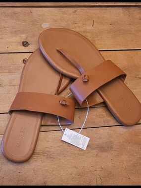 Old Navy Cognac Brown Wide Strap Toe Post Sandals